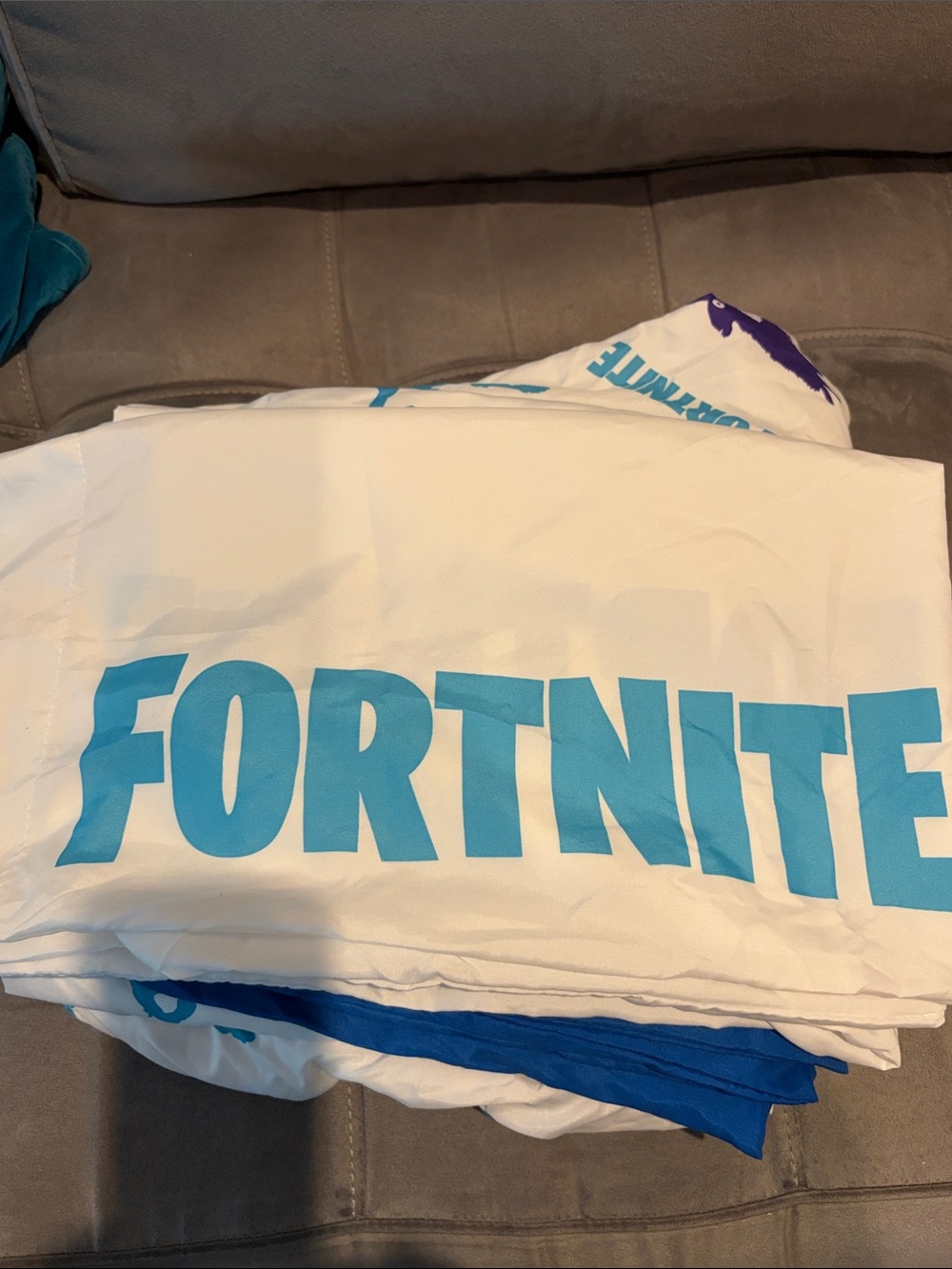 Fortnite White and Turquoise Full Size Bedding Sheet Set With Sham Covers